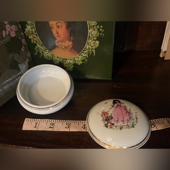 Princess & Gnome Limoges trinket box - Picture 11 of 15